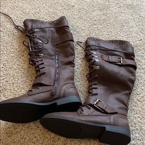 Flat brown lace up boots!